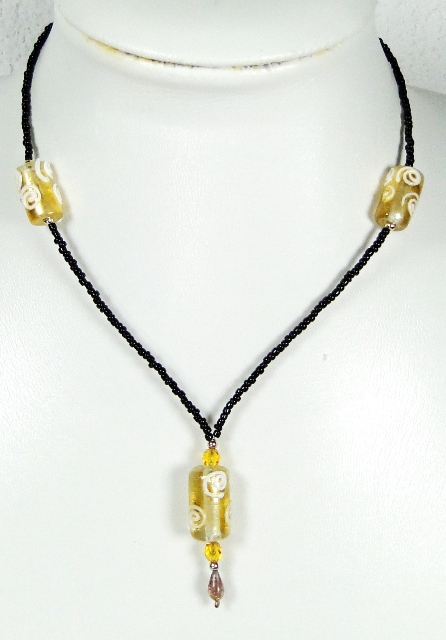 Collier verre MURANO monté cylindre noir doré blanc