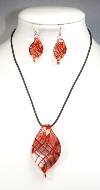 Parure verre FACON MURANO pendentif et boucles d'oreilles pendantes feuille quadrillage argenté rouge