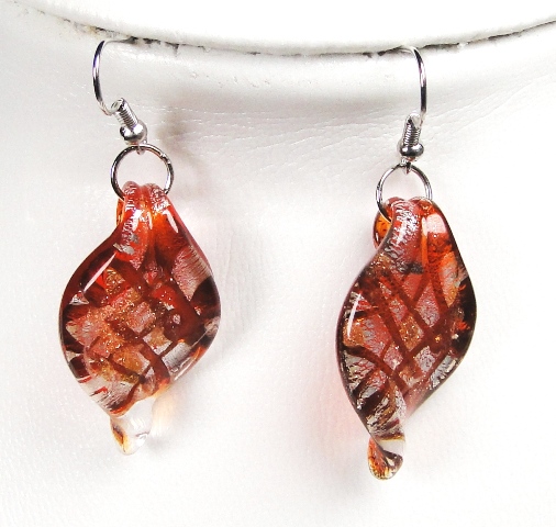 Parure verre FACON MURANO pendentif et boucles d'oreilles pendantes feuille quadrillage argenté rouge – Image 3