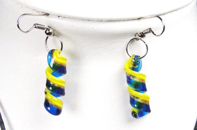 Parure verre MURANO pendentif et boucles d'oreilles pendantes tourbillon jaune et bleu – Image 3