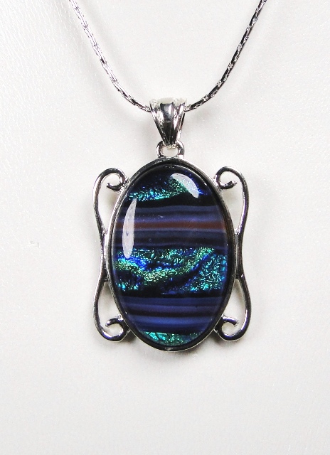 Pendentif verre dichroïque MURANO baroque noir bleu parme irisé sur monture métal