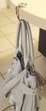 Porte sac rétractable métal décor forme sac à main rayures ivoire-marron et strass – Image 4